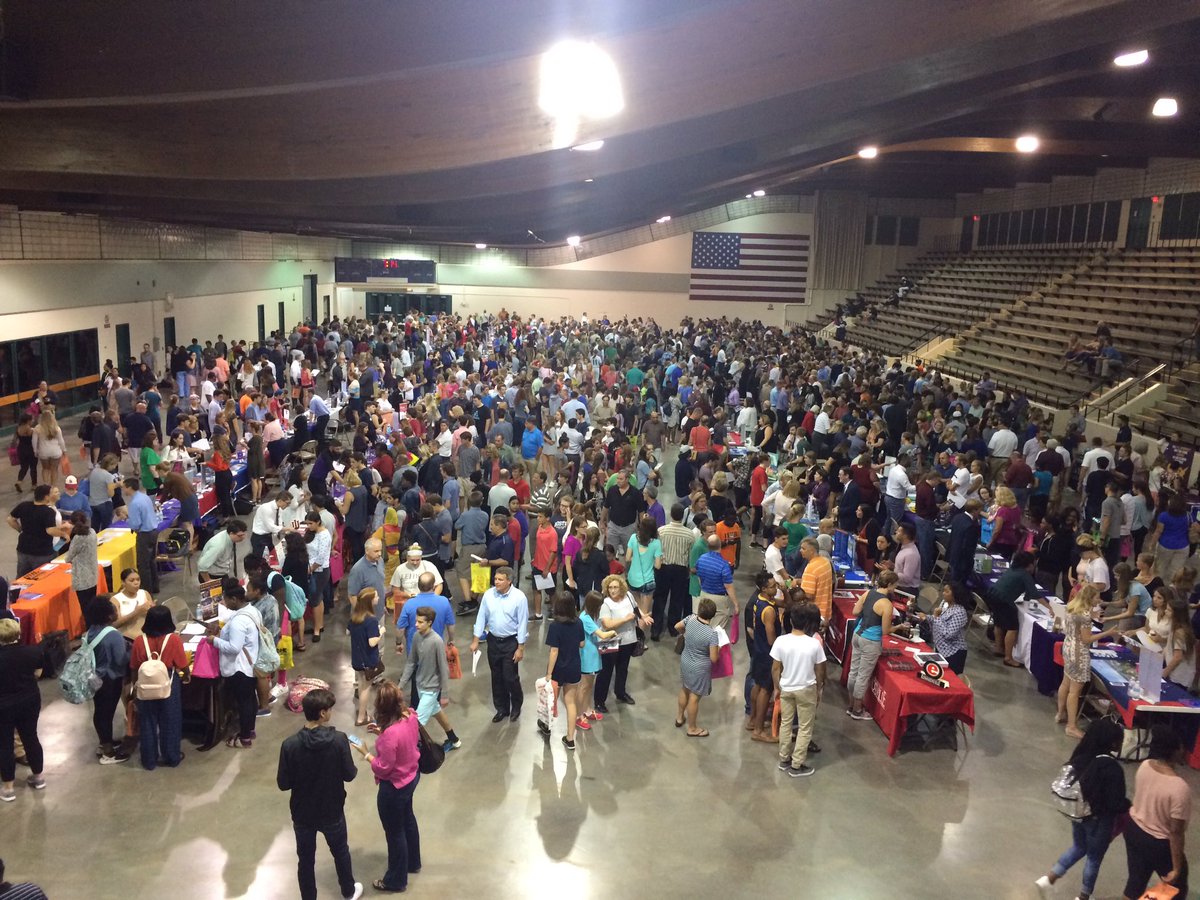 Full house at the <a href="/ParkwaySchools/">Parkway Schools</a> <a href="/rockwoodschools/">Rockwood School Dist</a> college fair tonight!