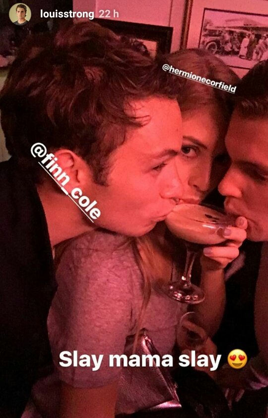 CorfieldBR's tweet photo. Hermione Corfield com seus colegas do elenco de #SlaughterhouseRulez na festa de encerramento das filmagens. https://t.co/R7g9rcYs1O