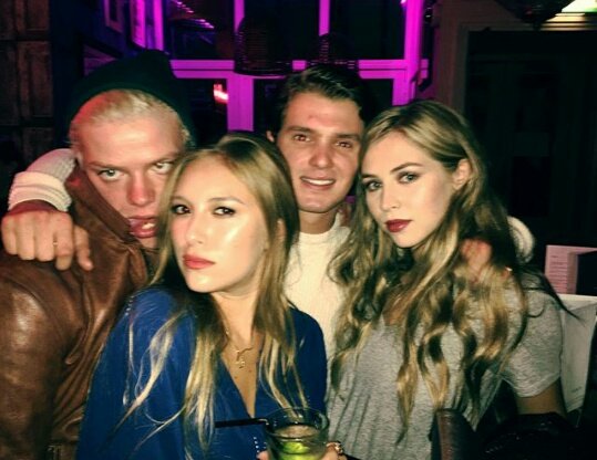 CorfieldBR's tweet photo. Hermione Corfield com seus colegas do elenco de #SlaughterhouseRulez na festa de encerramento das filmagens. https://t.co/R7g9rcYs1O