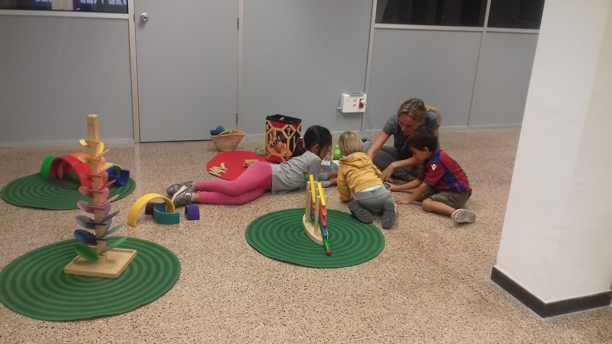 BComuGlobal's tweet photo. The @bcnencomu coordination team hard at work while the kids play in our new in-house childcare 👭👫 #feminizingpolitics https://t.co/dSYiSZzul0