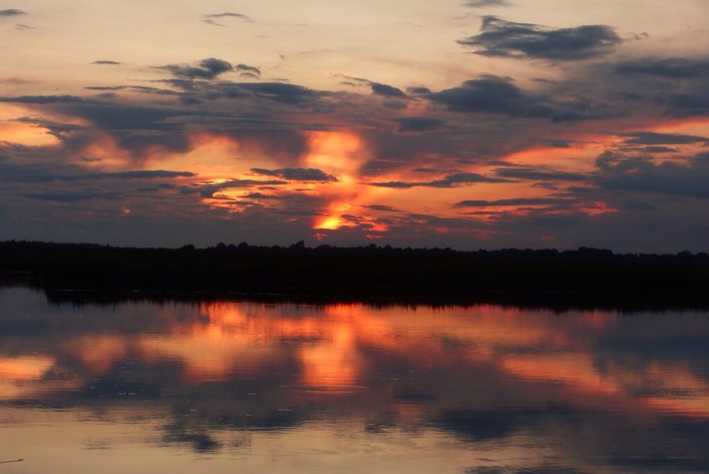 Ssunshot's tweet photo. #Groningen #Leekstermeer #Zonsondergang #18September2017
@Wnlvandaag @Helgavanleur @Mooieluchten @Mooielucht @BuienRadarNL @Rtvnoord https://t.co/T0rnhOCRDu