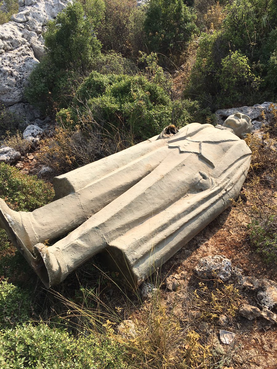 mustafabalbay's tweet photo. Antalya Kepez'de Atatürk heykelini ormana atacak kadar alçalanlar, "çaresiz kaldık" diyor. Alçaklığın dibi yok. https://t.co/51XRNNzWBT