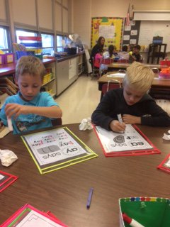 TEdging's tweet image. Vowel teams erasable practice during Intervention! #D109schoolpride🤗