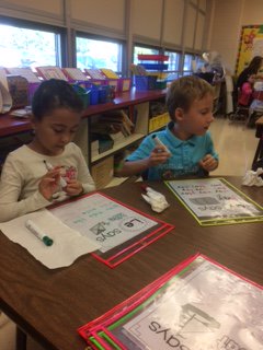 TEdging's tweet image. Vowel teams erasable practice during Intervention! #D109schoolpride🤗