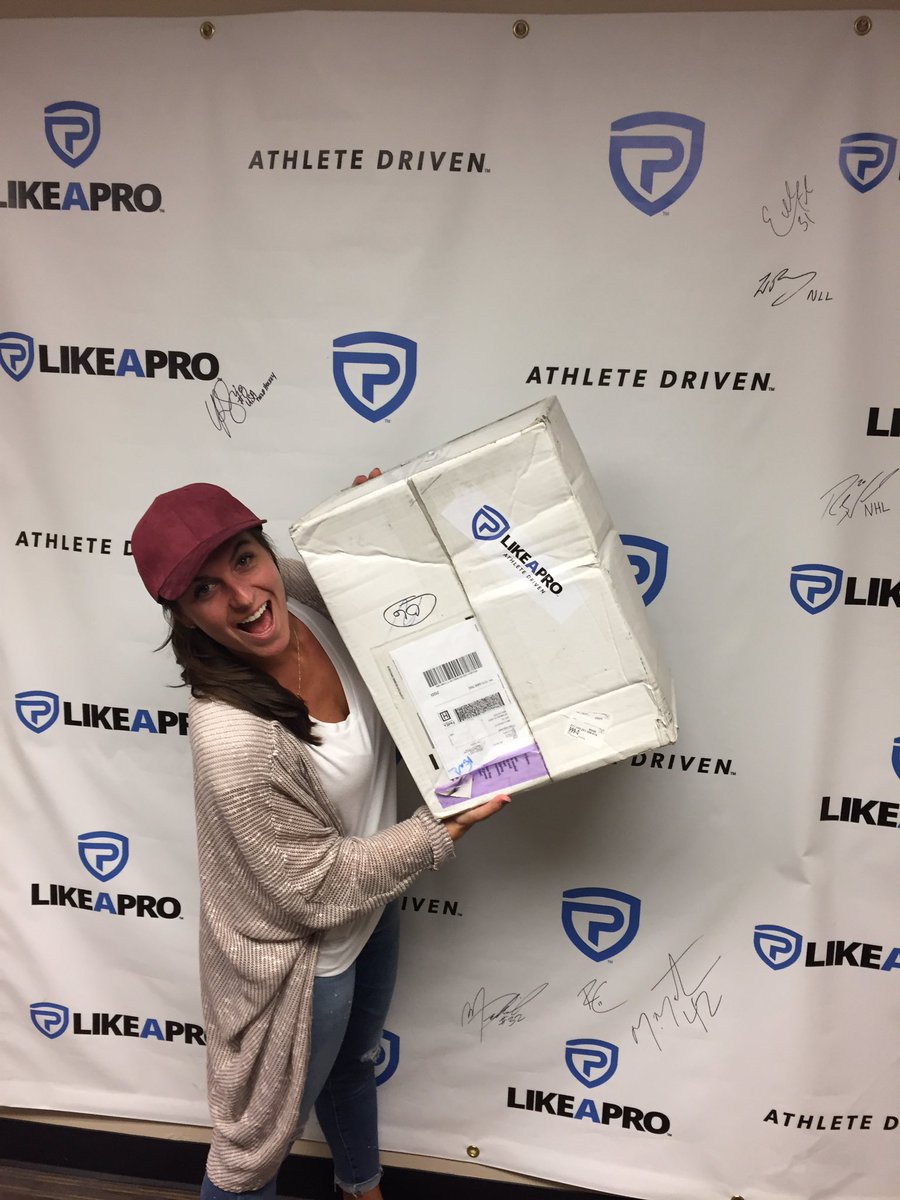 likeaprosports's tweet photo. When @FedEx finally returns package you sent a year ago #Fedexfails https://t.co/3lOFewsnKX