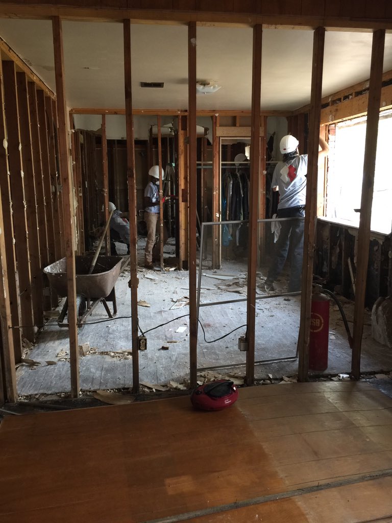 voxcoach's tweet photo. @TeamRubicon in action in Boling TX for a Korean War vet POW https://t.co/pdIbdXESp8