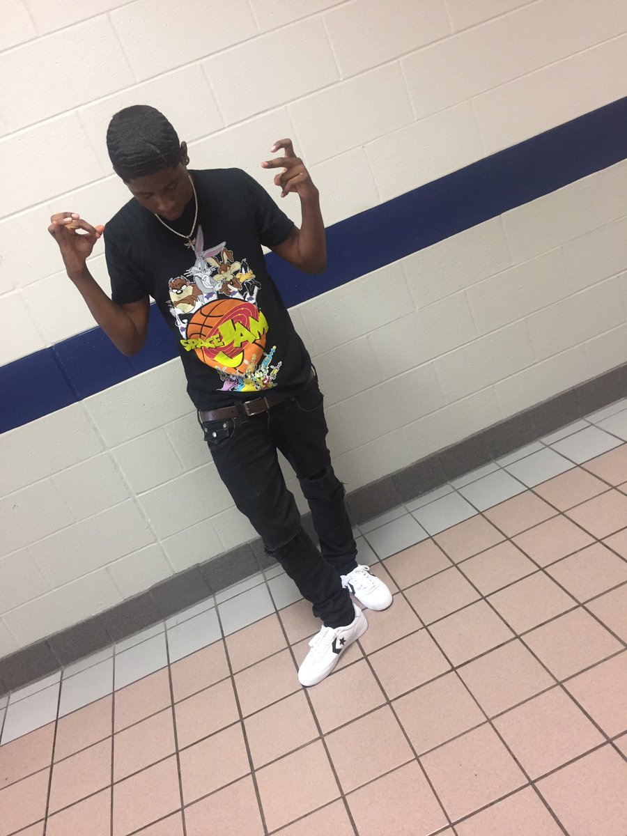 dongvldy's tweet photo. clout up 💰 https://t.co/xkpdXBbgxe
