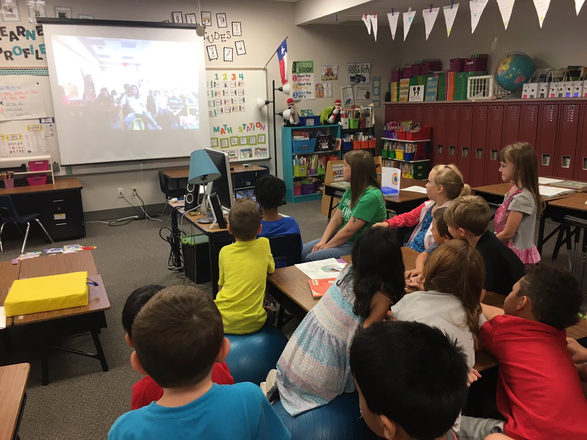 MrsWilsonsRoom's tweet photo. Skyping with 4th grade students and Dot Day art. #storyofmason https://t.co/AxUwuH9y2C