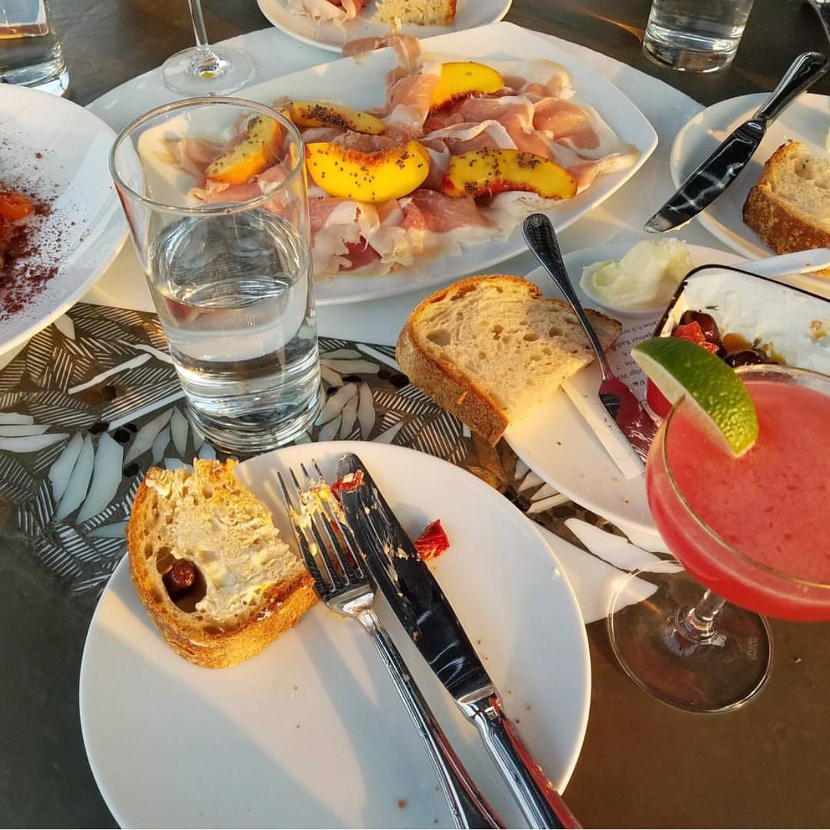 Sunset snackin' with <a href="/lemon/">Lemon</a>.bass.drop🍴 #mbarsea