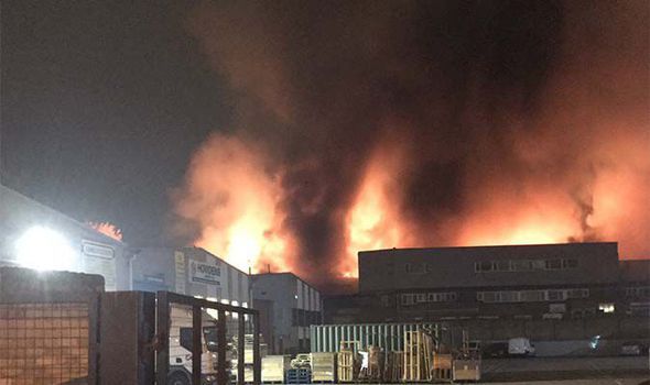 Daily_Express's tweet photo. Tottenham fire: Almost 100 firefighters tackle major blaze on White Hart Lane https://t.co/g8FYvp28hl https://t.co/E6YfM59iUE