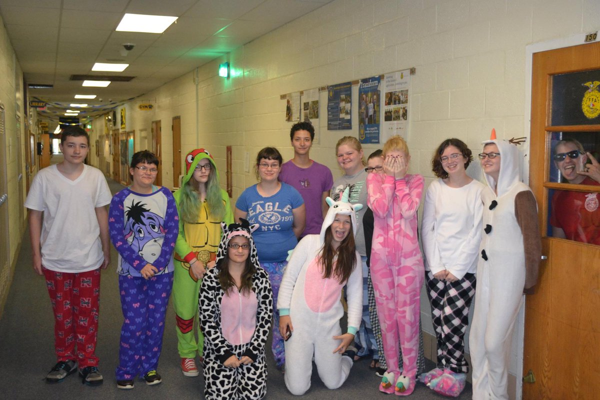 NorthernPotter's tweet photo. Awesome Pajama Day participants! https://t.co/zvOe8VK6Op