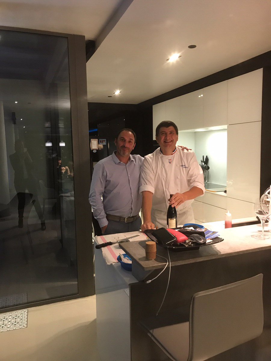 Lieu mystère 3 - la soirée bat son plein 😋🍴 #TousAuRestaurant #gastronomie