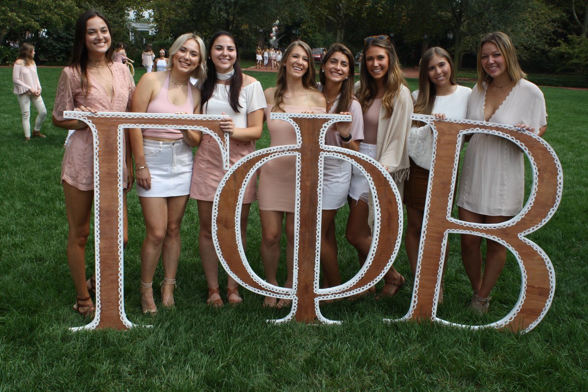 We had an amazing time at our photoshoot on Sunday!! Everyone looked so beyond beautiful💕🌙