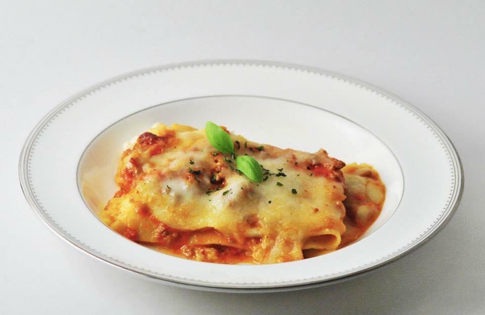 IcingCookies's tweet image. Fall officially begins this week and there's no better way to celebrate than by serving up some of our Lasagna Bolognese! #takeiteasy #eat