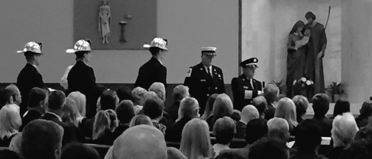 papatan911's tweet photo. Heartwarming service today honoring #EMSPhysician and colleague Dr. Chris Bosche. He will be missed. #BoscheStrong #9/11 @BooneCountyFire https://t.co/K8c0gOBQhO
