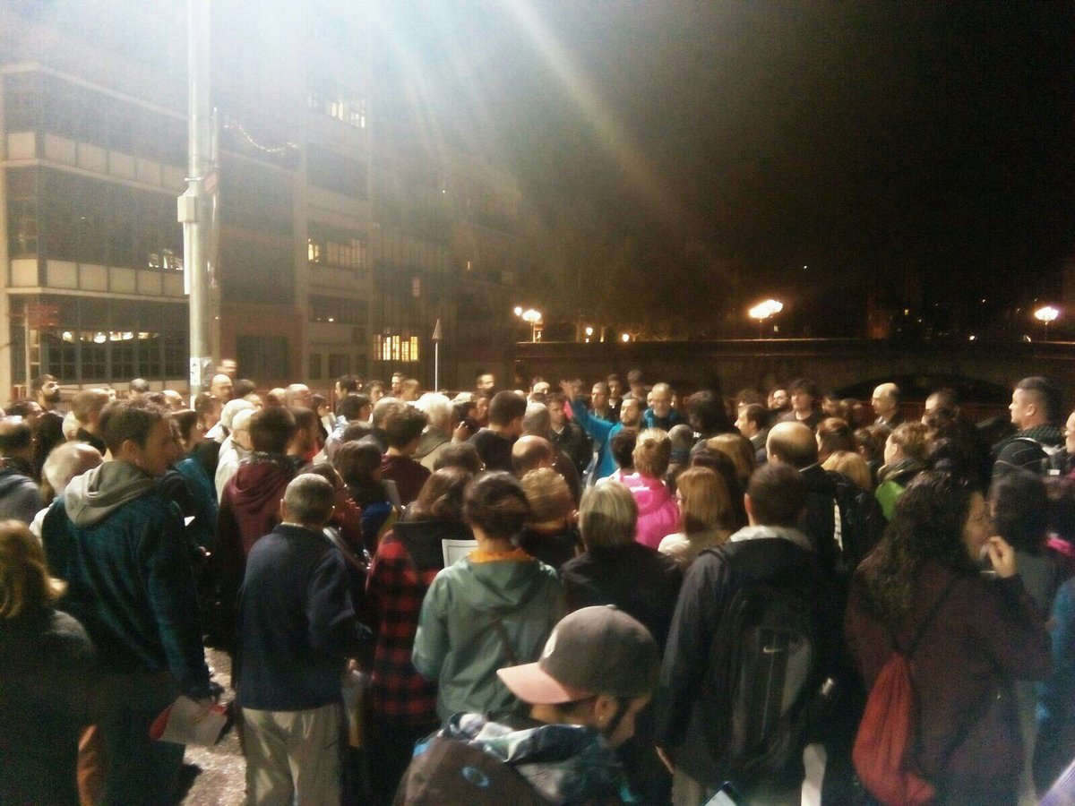 Malgrat la pluja, èxit de la primera encartellada popular! Per molts cartells que segrestin, no podran aturar aquest poble organitzat!