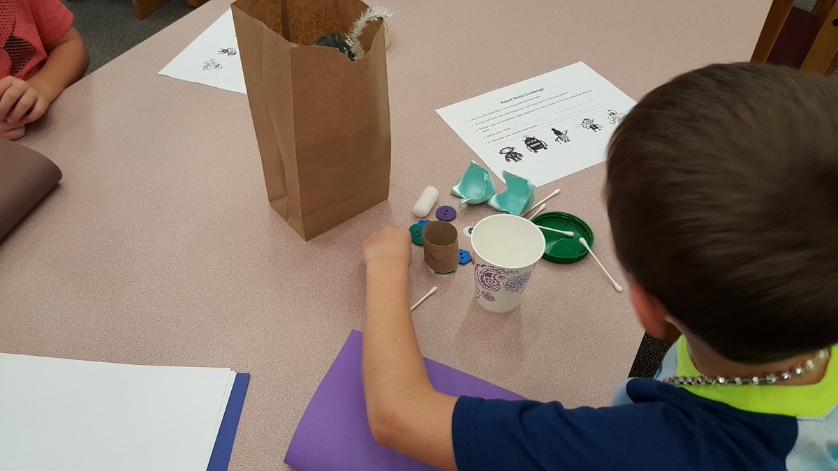 gravescolleen's tweet photo. First #designchallenge w Mrs. Jones 2nd Ss! Building robots w super powers. Thanks for idea, @ElemInnovators ! #storyofmason @curious4sure https://t.co/ndRnEBN4vh