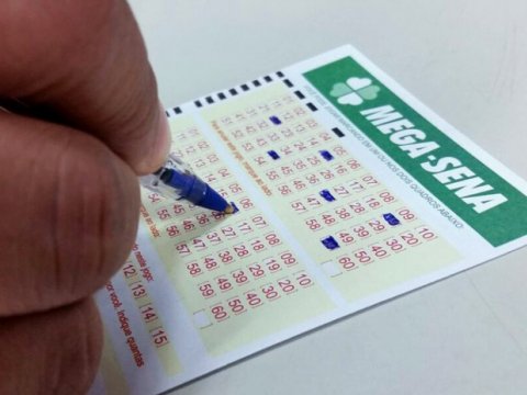 Mega-Sena acumula e próximo sorteio será nesta terça(19) dlvr.it/PntK35