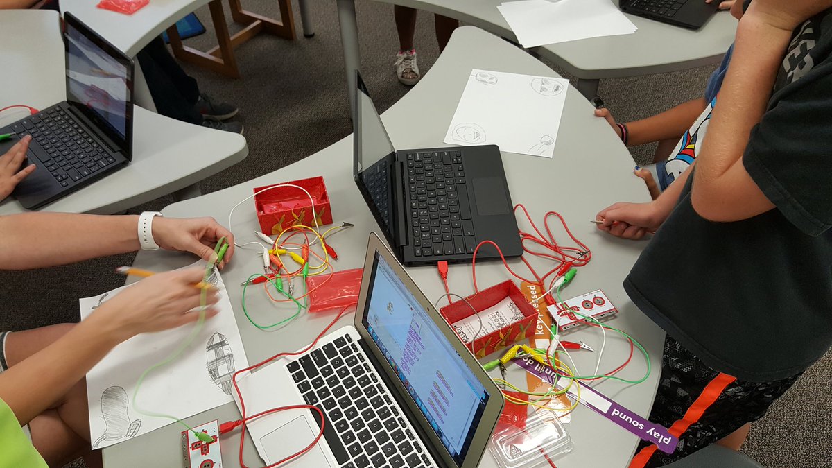 gravescolleen's tweet photo. Scott's 4th graders made #poetry interactive today with #scratch and #makeymakey! #storyofmason https://t.co/85LYySWgRV