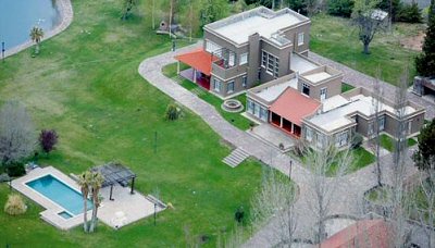 Estarán en la estancia  'Vila San Isidro', en Mendoza.
Según Ley Pcial 5804, di ha estancia debería ser Reserva Natural. Incluye cascada (ver #ResumenCluney)