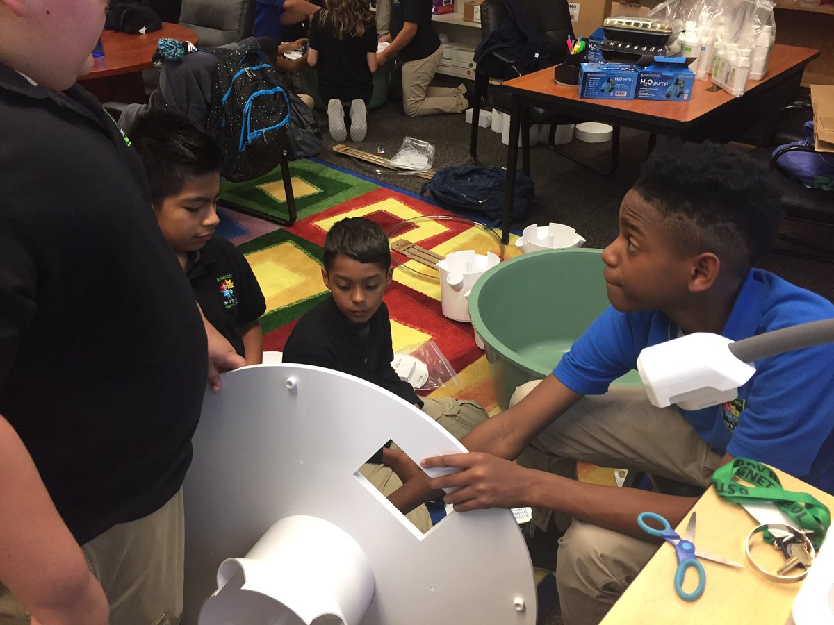 Building our Tower Gardens during STEM Plus <a href="/BSTEMhartford/">Betances STEM</a> <a href="/MrRichT1P/">Tyrone Richardson</a> #goinggreen #towergarden #bstemhartford #nerdybirds