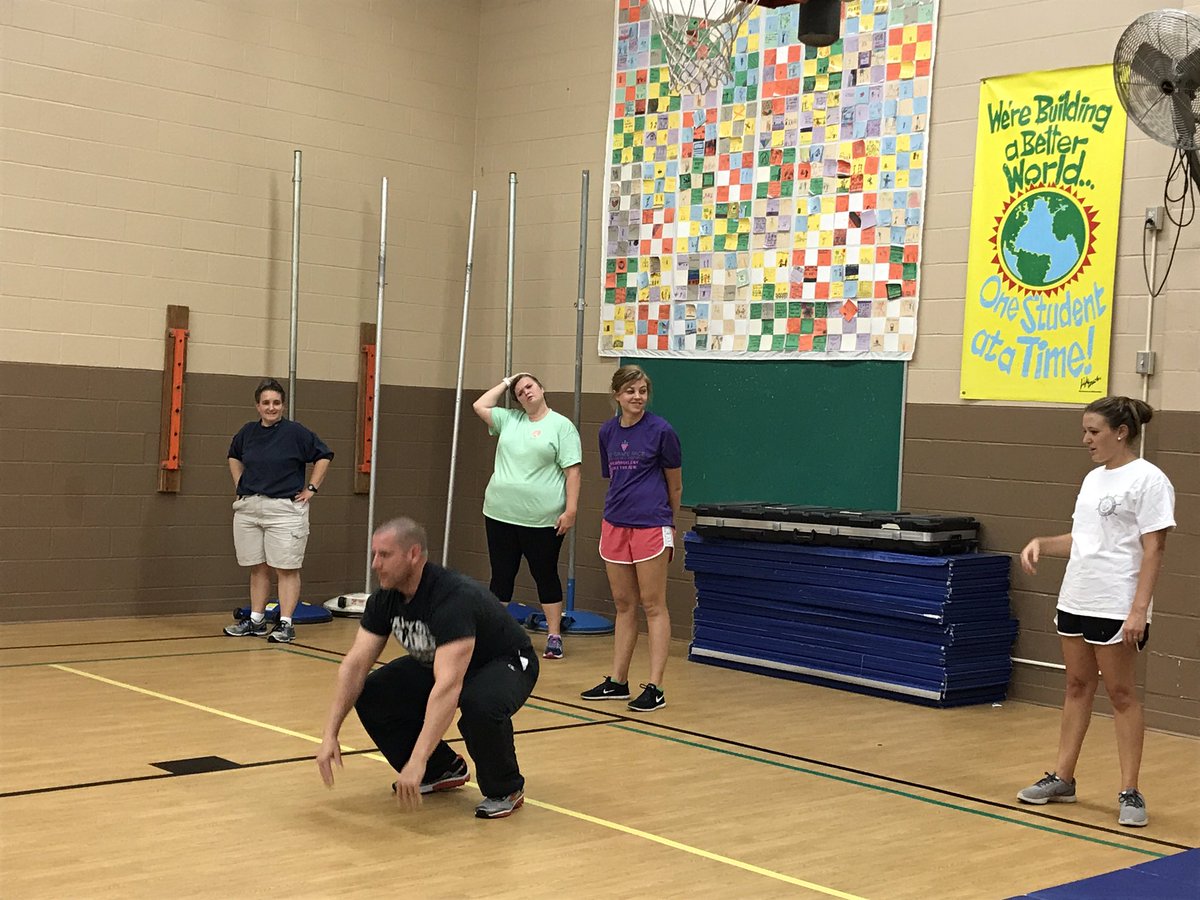 mrshowardRBE's tweet photo. @ArtMrsCarey, @MossRBE, and @MrsKobermannRBE ended their Monday on a healthy note with @legacybryce @rbebears https://t.co/GddakEQEl0