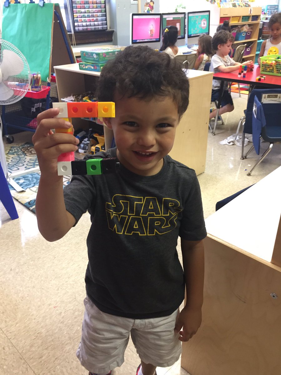 MsKallertEDU's tweet image. Centers are in full swing this week! #weelearn #weeworktogether @AnnaRudowsky @WeehawkenTSD