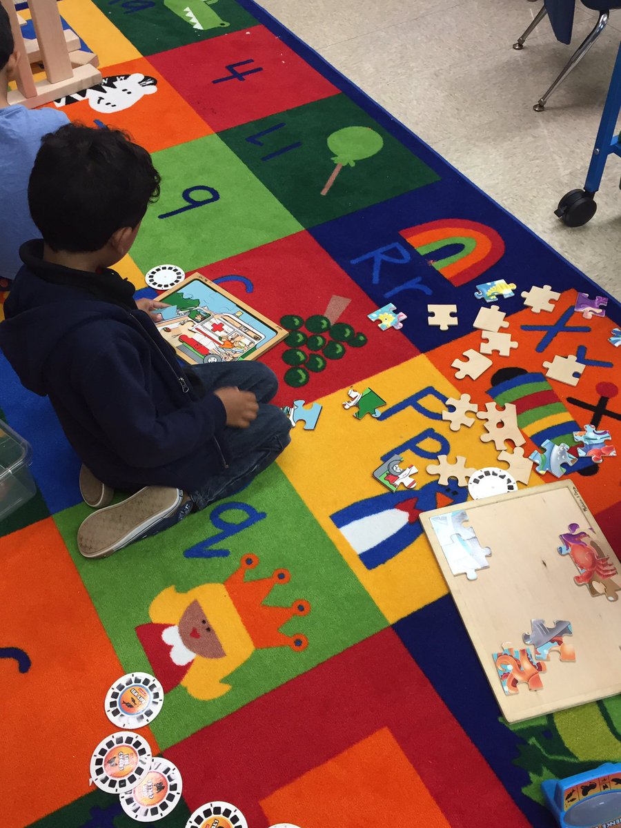 MsKallertEDU's tweet image. Centers are in full swing this week! #weelearn #weeworktogether @AnnaRudowsky @WeehawkenTSD