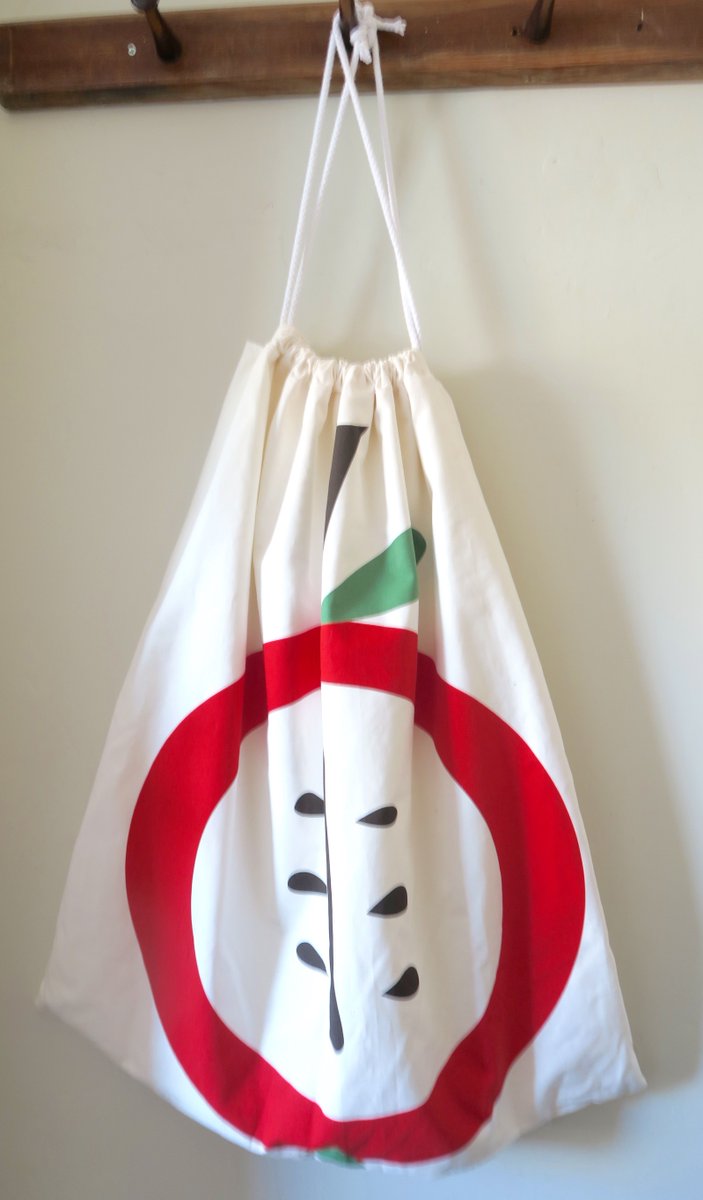 mysistermabel's tweet photo. Huge multi purpose drawstring apple print laundry/toy bag #appleprint #handmade #bigtoybag #laundrybag #bigbags #drawstringbag #handsewn https://t.co/a5HqWd6lZq
