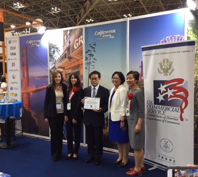 Trade Specialist Kristin Houston and OC CITD Director Lynn Stewart present certificate of appreciation to Tokyo Gift Show senior executives