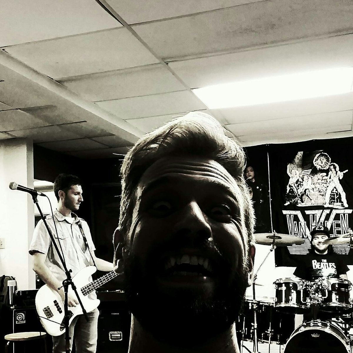 dancingonfireCA's tweet photo. Jamming last week #jamming #rockband #localmusic #weliketorock #band #music #dancingonfire #vanhalen #thebeatles #fenderbass #tayedrums #yay https://t.co/RwoWXlYnSs
