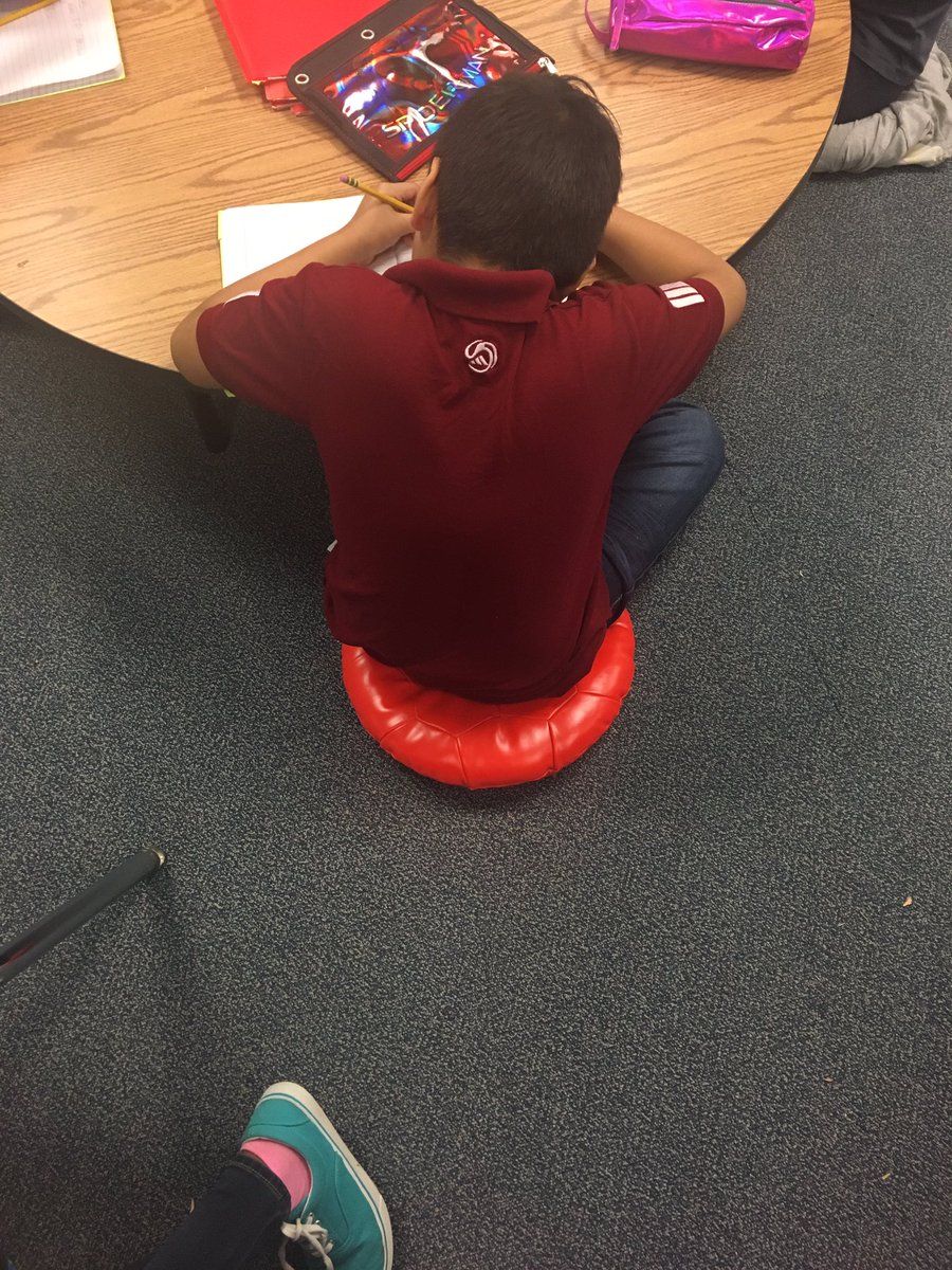 chelseyvedepo's tweet photo. Flexible seating rollout was a great success today! #thunderbirdslearn #clcelearns https://t.co/5TSaIfEmiN