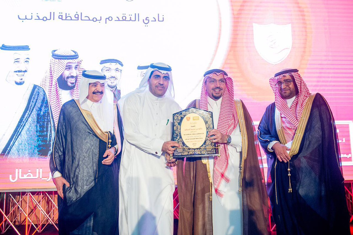 EmarahAlQassim's tweet image. #امير_القصيم : الاندية الرياضية ليست مهمتها الانتصارات الرياضية فحسب بل تمتد الى المبادرات الوطنية التي تخدم  أمن  الوطن .