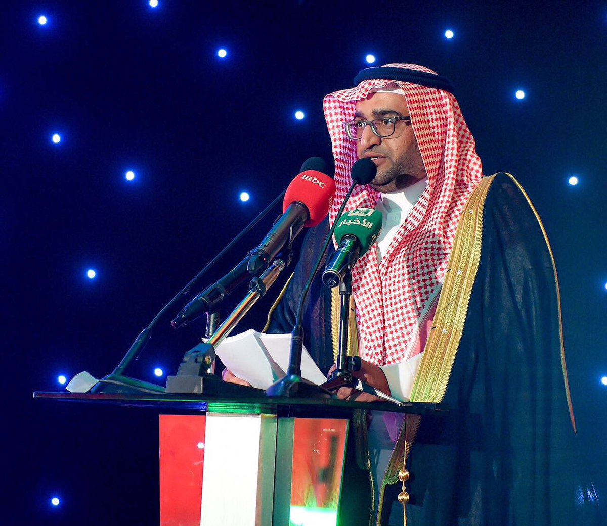 EmarahAlQassim's tweet image. #امير_القصيم : الاندية الرياضية ليست مهمتها الانتصارات الرياضية فحسب بل تمتد الى المبادرات الوطنية التي تخدم  أمن  الوطن .