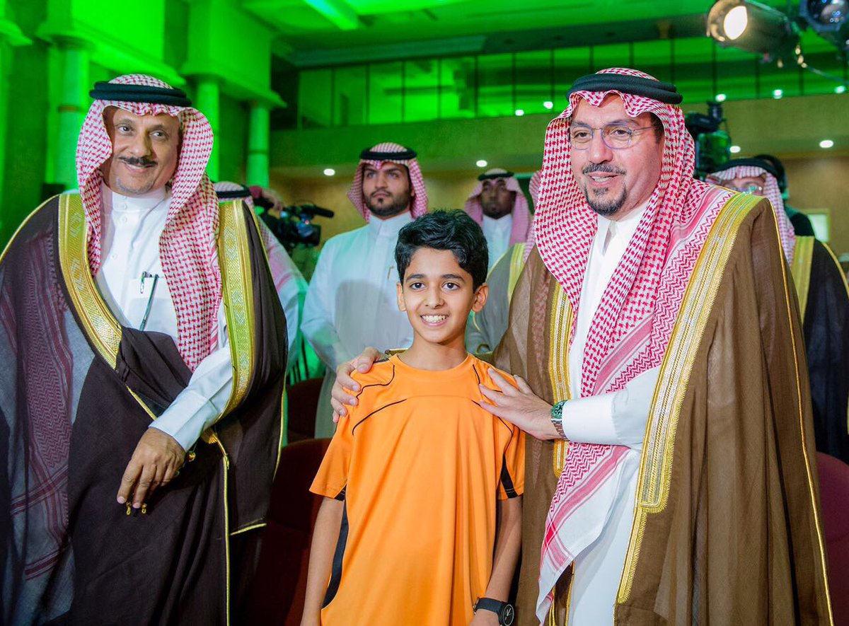 EmarahAlQassim's tweet image. #امير_القصيم : كل مبادرة وطنية قد يستفاد منها داخل وخارج الوطن وموقع #معا_ضد_الارهاب_والفكر_الضال باللغة الانجليزية انموذجاً حياً لذلك .