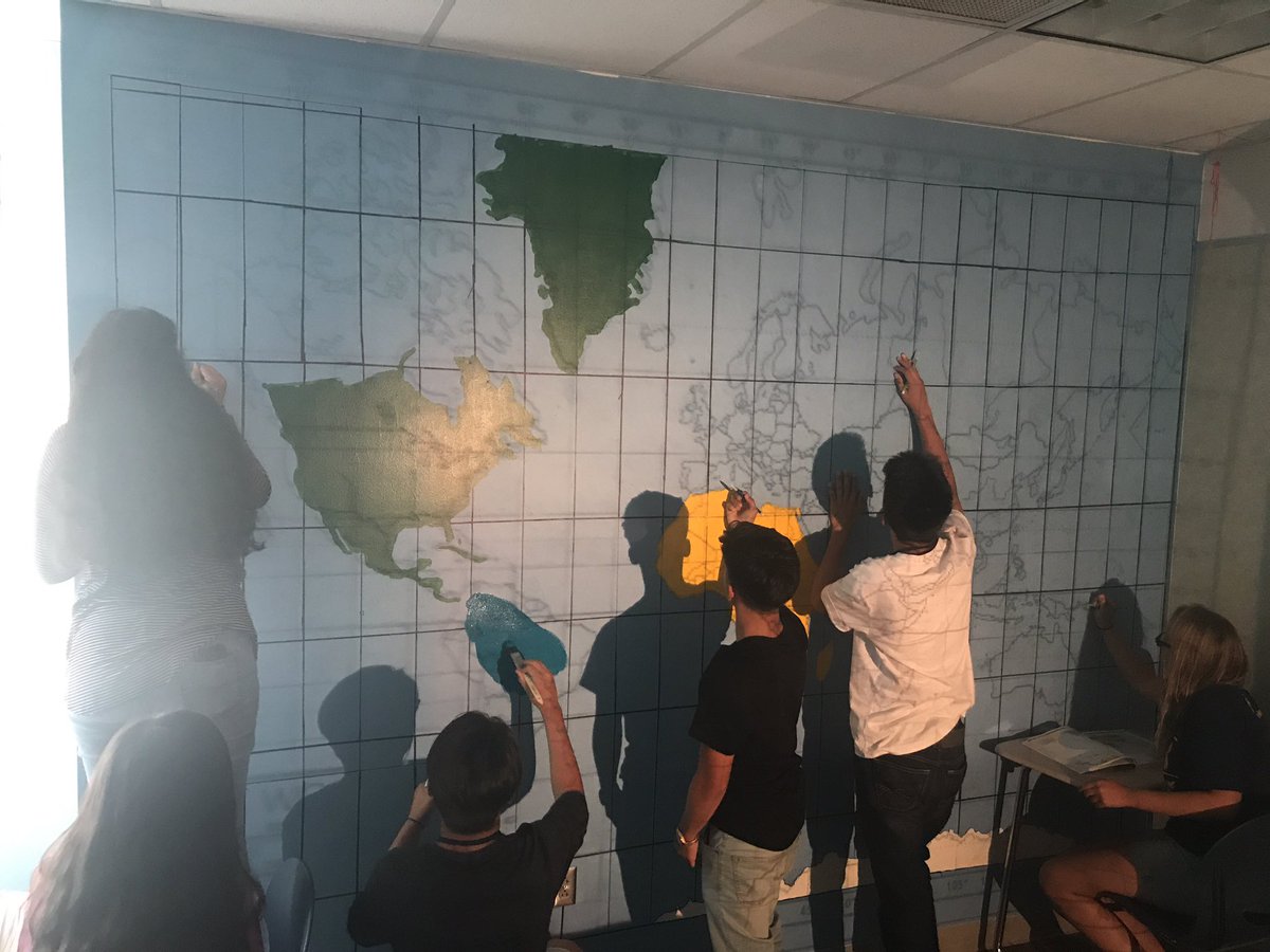 CarterHuGe's tweet image. Big time efforts on the #BigMap in C208 #APHuGe @CHSAlphaScholar looking good!!