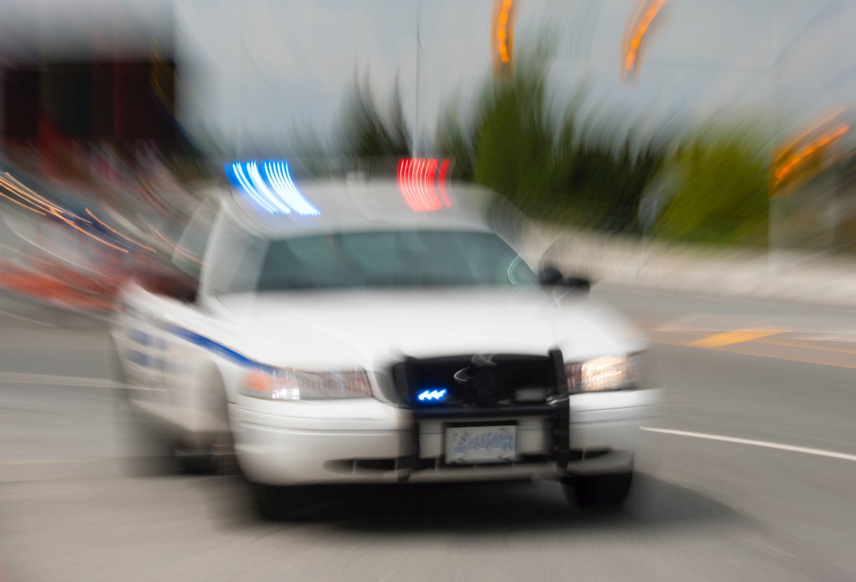 Tly54's tweet photo. Norwood PD after UDF is robbed the 5th time in 2 weeks vs. Norwood PD when there's a party on Cleneay https://t.co/xvP8pTR0TI