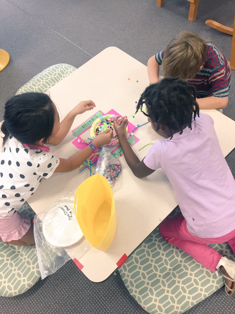 Nathalie_Ludwig's tweet photo. Ss represent numbers 1-10 in a variety of ways at different math stations! #kindersCAN #innovate4littles #mathKcc4 https://t.co/PLRrICydiM