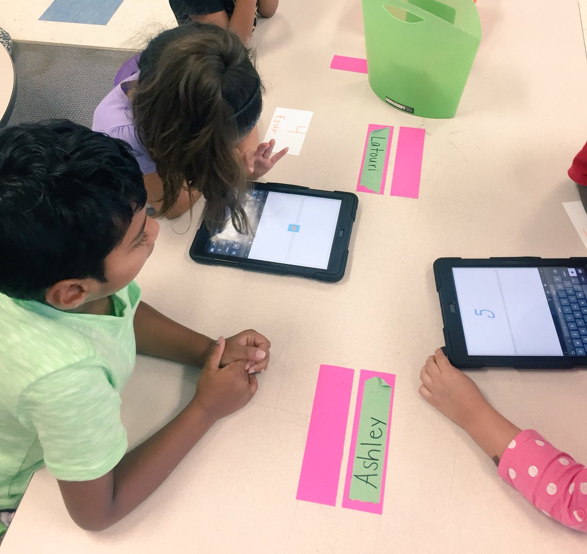 Nathalie_Ludwig's tweet photo. Ss represent numbers 1-10 in a variety of ways at different math stations! #kindersCAN #innovate4littles #mathKcc4 https://t.co/PLRrICydiM