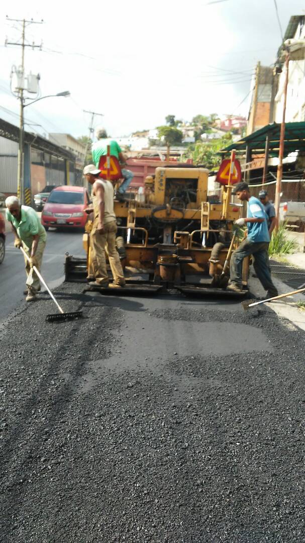 InfraCarrizal's tweet photo. @AlcCarrizal Rehabilitación asfáltica Av Sucre Carrizal #PlanVial 2017 https://t.co/U07UuPiY3O