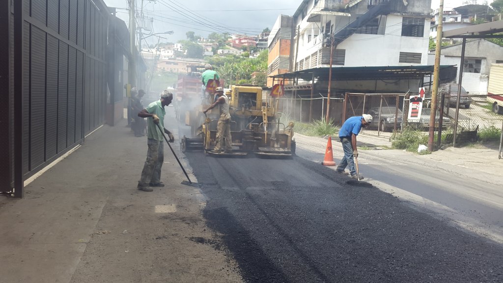 InfraCarrizal's tweet photo. @AlcCarrizal Rehabilitación asfáltica Av Sucre Carrizal #PlanVial 2017 https://t.co/U07UuPiY3O