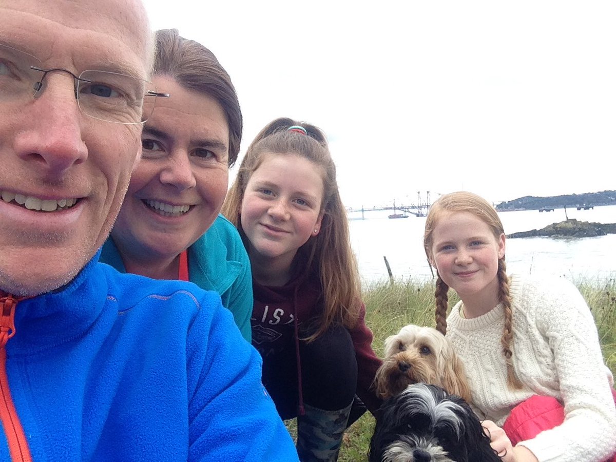 suemitch28's tweet photo. Lovely walk at #Dalmenyestate and round #HoundPoint with dogs. Got to love a holiday Monday! https://t.co/Q1S6B89FVW