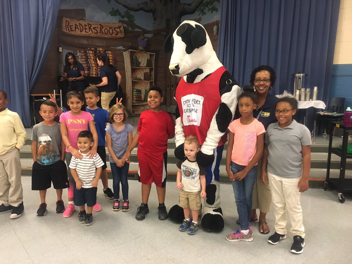 watsonprincipal's tweet photo. Family Fitness Night at Russell!@CFA_South_Cobb @CCSDTitleONE https://t.co/y5rZtPGOJm