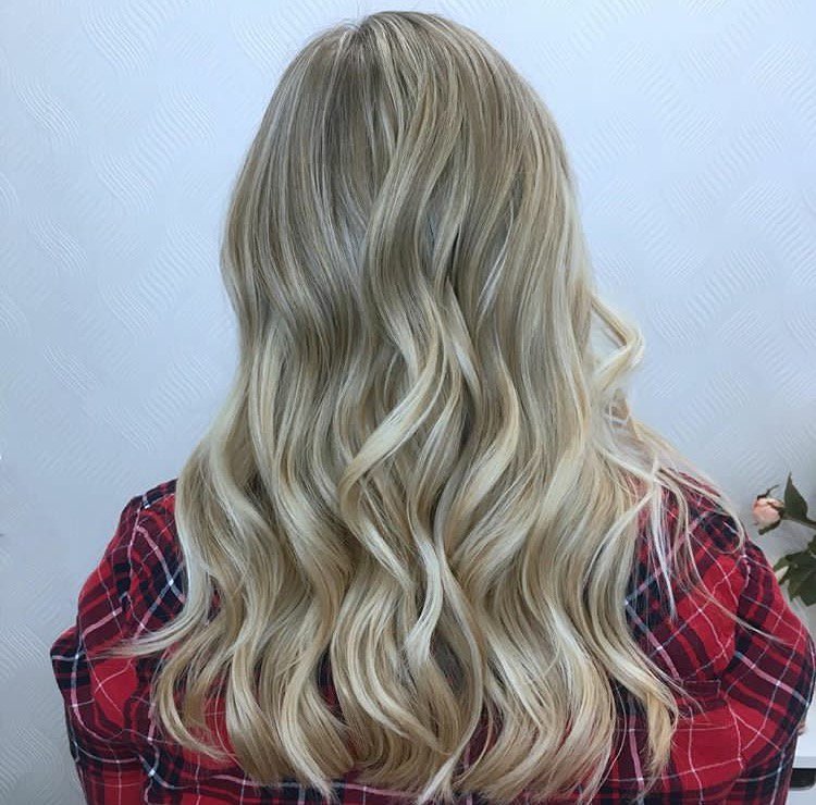 hairdoUSA's tweet photo. Flannel feels have arrived. #firstdayoffall #tgifall 
📷 #corina.magno https://t.co/irsiJvBwIr