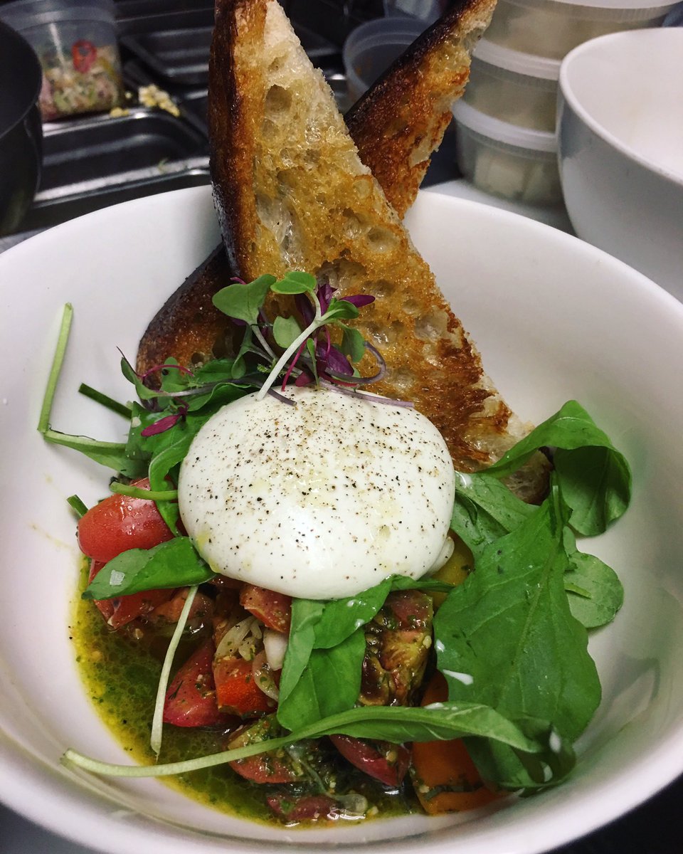 Get it while it's still in season! Heirloom tomatoes, pistachio pesto, house made mozzarella and house made bread. 🤤🍅❤️