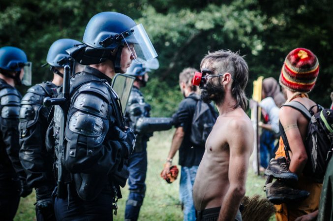 LouisWitter's tweet photo. [ PHOTOS ]
Il y a trois ans, la lutte contre le projet de barrage à #Sivens où Rémi Fraisse laissait la vie. https://t.co/HMQ9746JOm https://t.co/vZta7Gmuyz