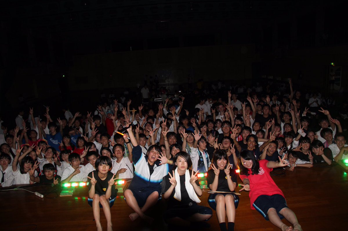 B__0528's tweet photo. 後夜祭ありがとうございました！！
1夜限りの復活でした。
最高の景色が見れました。
本当にありがとうございました🌺

次のライブは……3/24卒業ライブでございます🐟🐟🐟 https://t.co/HB5I6z0Tr2