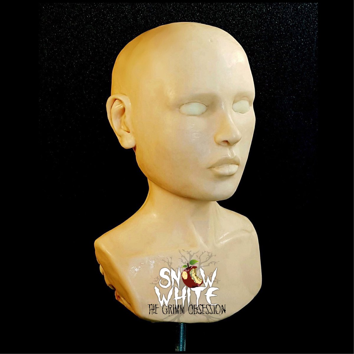 GrimmObsession's tweet photo. Loving this wip shot...will she be good or will she be bad...will the mirror have the answer?
#cakeinternational #teamsnow #grimmsnow #cake https://t.co/ZZ6M6Pcs4Q