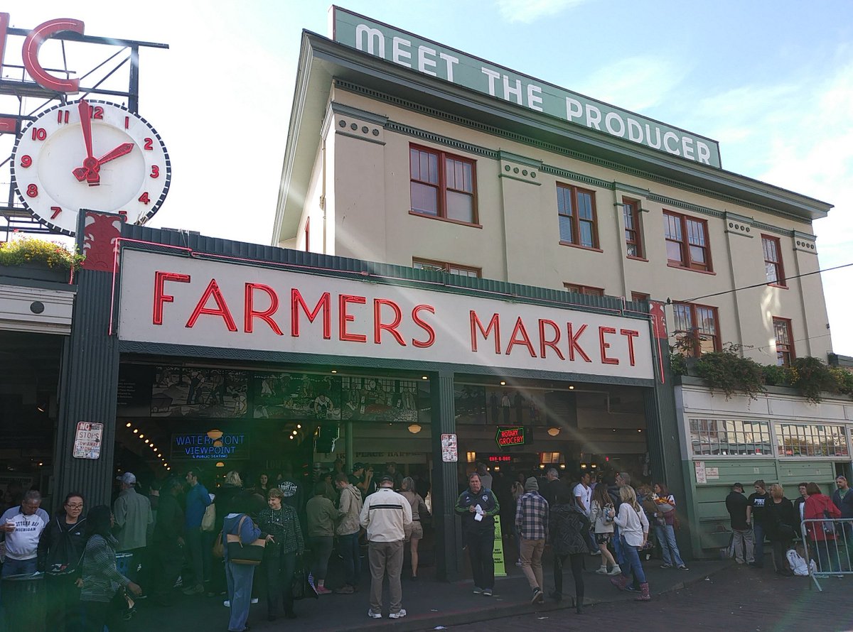 amahort's tweet photo. We've arrived @GRHCna #CitiesAlive2017 conference! First stop ... #Seattle 's original farmers market established 1907 @pike_place https://t.co/uwGPGaGJep