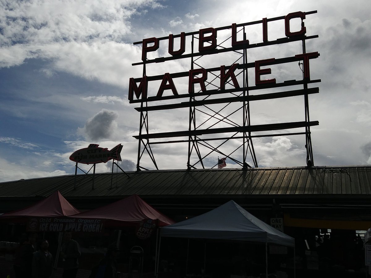 amahort's tweet photo. We've arrived @GRHCna #CitiesAlive2017 conference! First stop ... #Seattle 's original farmers market established 1907 @pike_place https://t.co/uwGPGaGJep